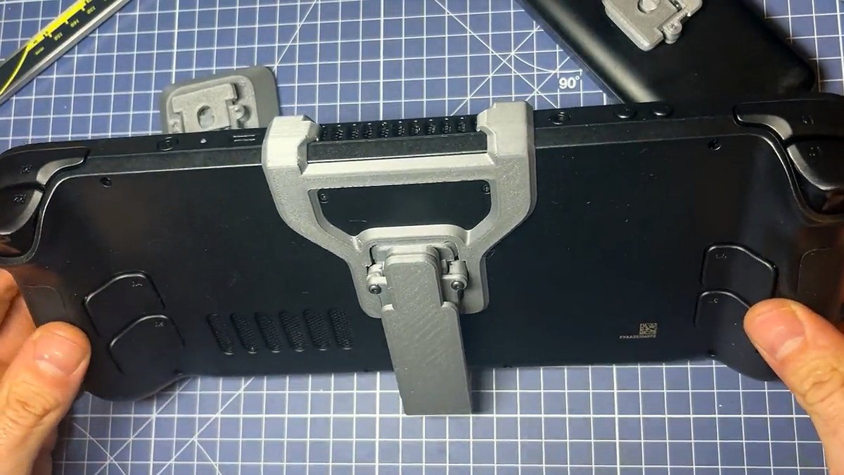 PCGamesN's tweet photo. A new Steam Deck mod adds hot-swappable accessories to the handheld using a 3D printed system. https://t.co/sc8HGCFNmR #steamdeck #steamdeckmod #Valve #3Dprinting https://t.co/F8Gj30mR35