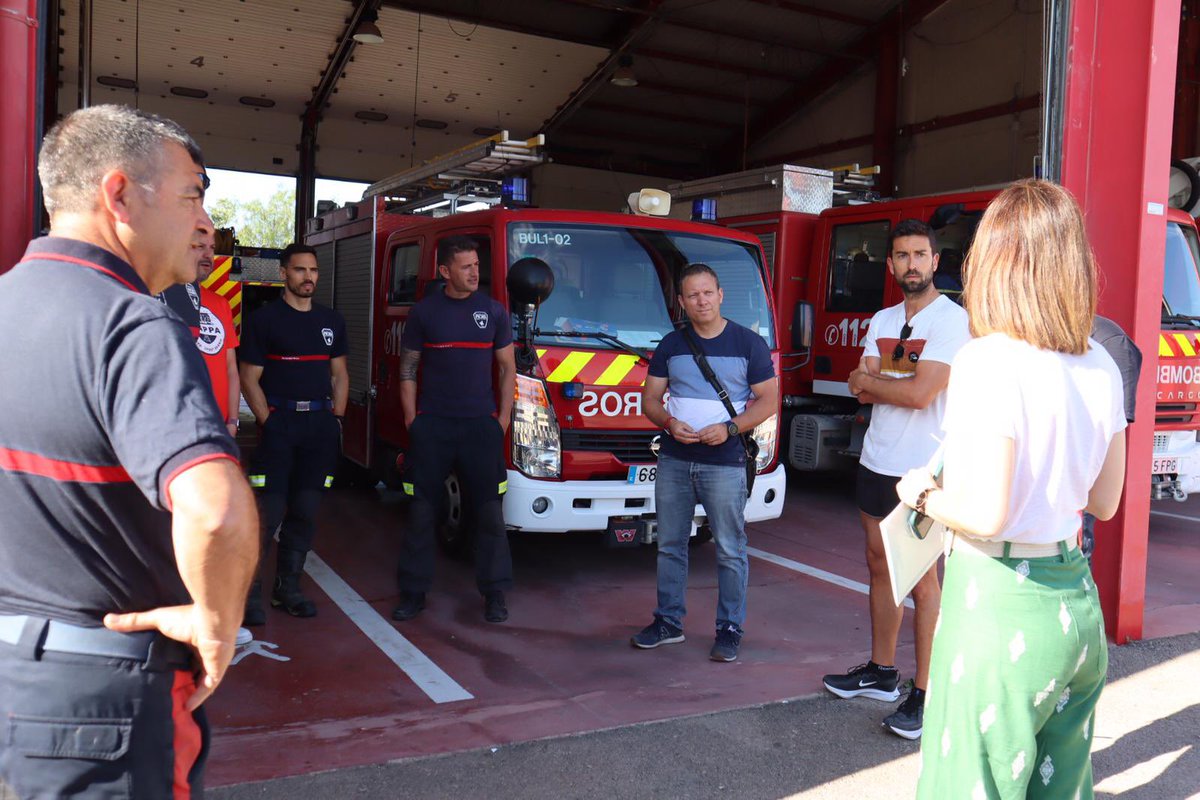 MCarmenMoreno's tweet photo. Esta mañana me reunía con los bomberos del CEIS en el Parque de bomberos de Águilas, previa a la reunión que tendremos mañana en Murcia con el Consejero y el Gerente del Consorcio, preocupante la situación de los Parques de bomberos en la Región de Murcia https://t.co/XIPQW6qTNC