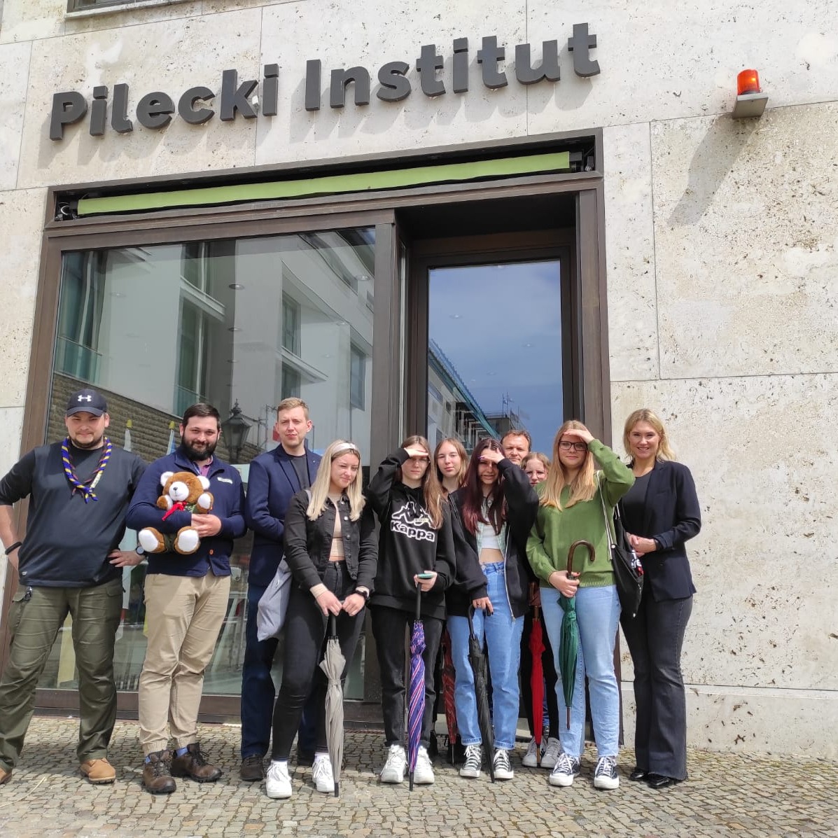BJDMZMMN's tweet photo. Die #Jugend aus #Allenstein hat im Rahmen des Projektes "Wie gut kennst Du die deutsche Minderheit? - Lokale Geschichte entdecken - Kämpfer des Widerstandes" Essays verfasst und das Pilecki-Institut in Berlin besucht.
@dpjw_pnwm
@pnwm_dpjw
@PileckiInstitut
#BJDM #MlodziezMN https://t.co/rRNc9uV6NB
