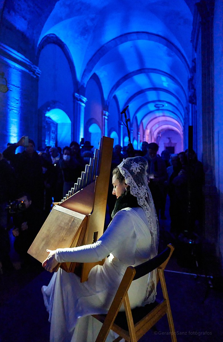 CristinaRaurich's tweet photo. Recordando el @LuxinTenebrisTW a través de los ojos del fotógrafo Gerardo Sanz
#órganoportativo #órganomedieval #organetto #musicamedieval #portativeorgan https://t.co/LjW3lGavAv