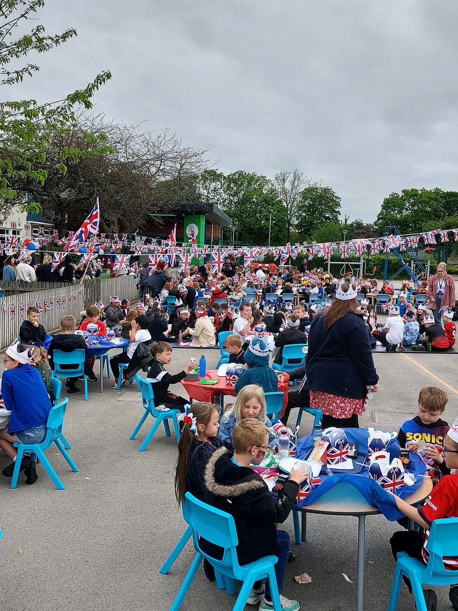 LonghillPrimary's tweet photo. It is Jubilee lunch time. https://t.co/hoMTQHyUy5