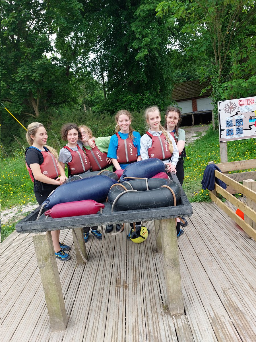 birkdaleprimary's tweet photo. Raft supremacy?? #willitfloat #raftbuilding #Y6ontour #Robinwood22 @birkdaleprimary https://t.co/fL6GbIupZl
