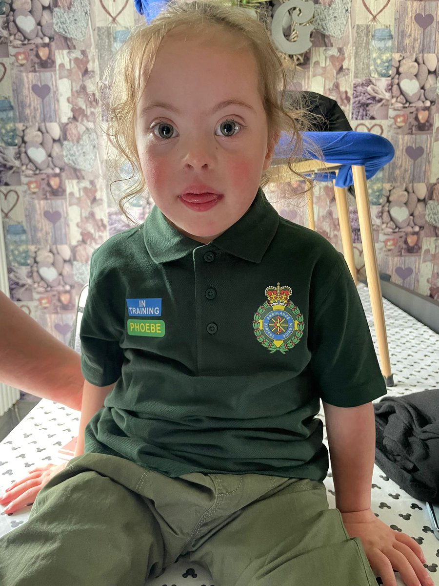 Danielle has sent us this fab pic of her daughter Phoebe showing off her <a href="/HandyPrints/">Handy Prints</a> polo next to her Nan who's been a #Paramedic in #Barnsley for 30+ years! <a href="/YorksAmbulance/">Yorkshire Ambulance</a> 

Grab a polo for your child at: yourmerch.co.uk/tasc-in-traini… - you'll also be helping raise funds for TASC!