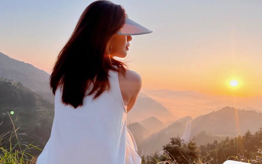 Al0saAllen's tweet image. The reason why people are ordinary is that it is difficult to surpass themselves. It is often not the ridges under your feet that delay your journey, but the sand in your shoes.