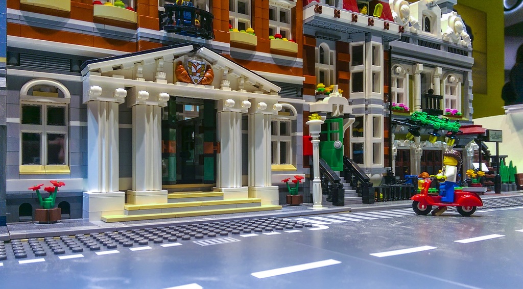 kidsworldfun's tweet photo. How to Take Your LEGO Modular Building Collection to a New Level? The LEGO Modular Building series showcases clever construction techniques, as each building has multiple levels that are put together separately. https://t.co/zAqIupR9HK
#LegoModularBuilding #ConstructionTechniques https://t.co/5Eoz0274Rn
