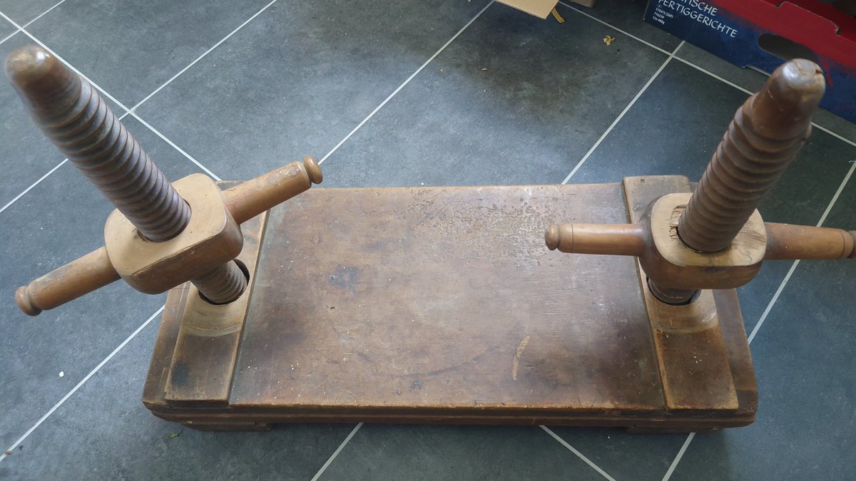 ABT_Fanbinding's tweet photo. Bought an "Antique Bookpress" for super cheap
#Bookpress https://t.co/KVGSuMDTLd