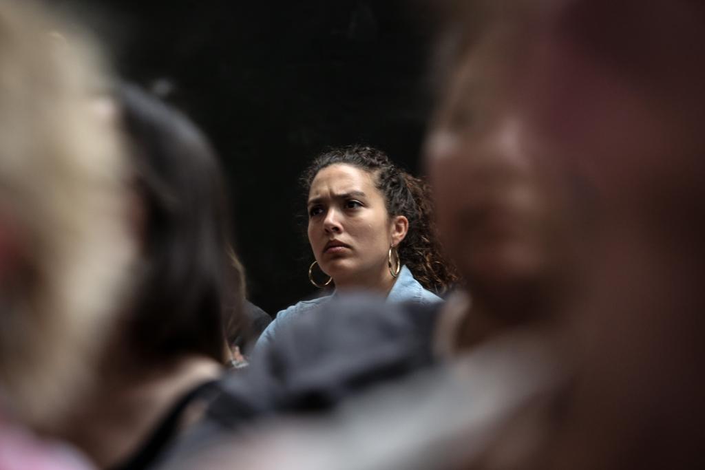 PhotographicSV's tweet photo. 📍 En #Mutare22 Alice Monteil y @plansmireia, responsables de #MaterialSensible, y Abel Parra, participante de la tercera edición:
💬 "La fotografía permite expresar dolor de forma no literal"; la imagen como lenguaje universal y como herramienta.
📷 © @angelgarciafoto https://t.co/OxHiFk4ZDy