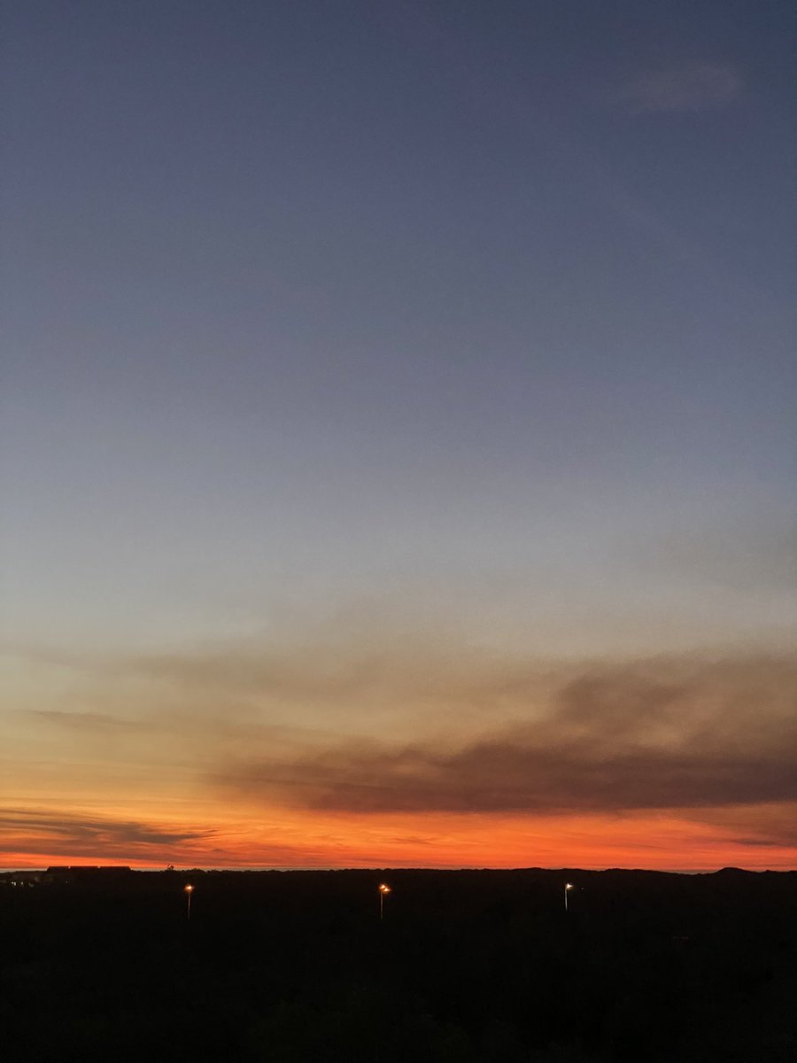 kelstar220's tweet photo. Enjoying a Smokey sunset while relaxing after work #sunset #broometime https://t.co/oYrdaSuigU