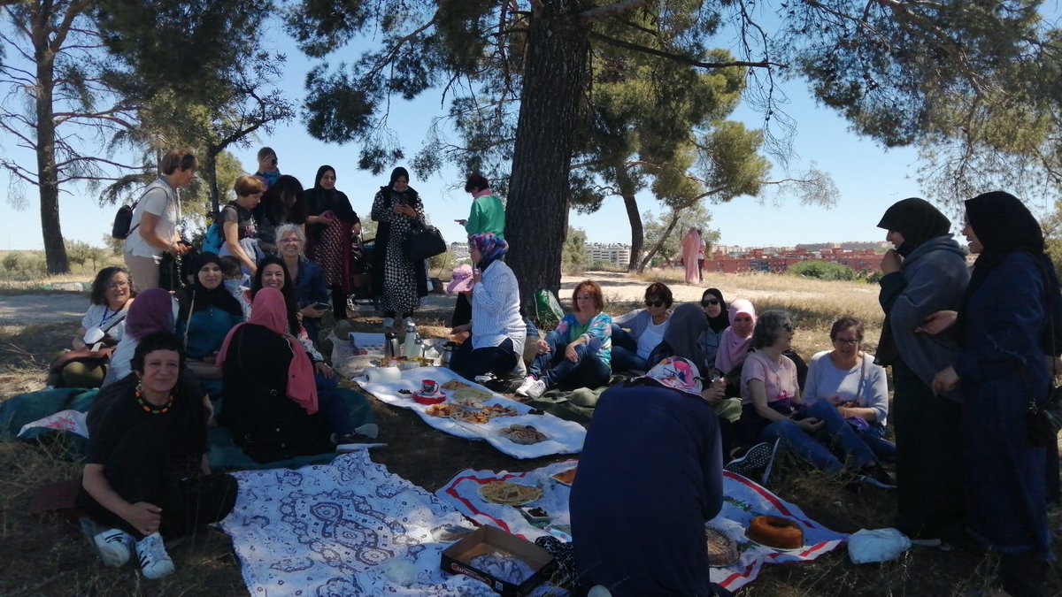 EquipoAndecha's tweet photo. Paseo de las mujeres por Cañada Real. Los barrios de Retiro, Vallecas y Cañada se encuentran hoy para conocer la historia de vida y lucha de las mujeres de Cañada
Juntas, fuertes e interseccionales <3
#Mujeres #CañadaReal #LuzparaLaCañada #Retiro #Vallecas #Andecha #Rivas https://t.co/XpZzwYHM7C