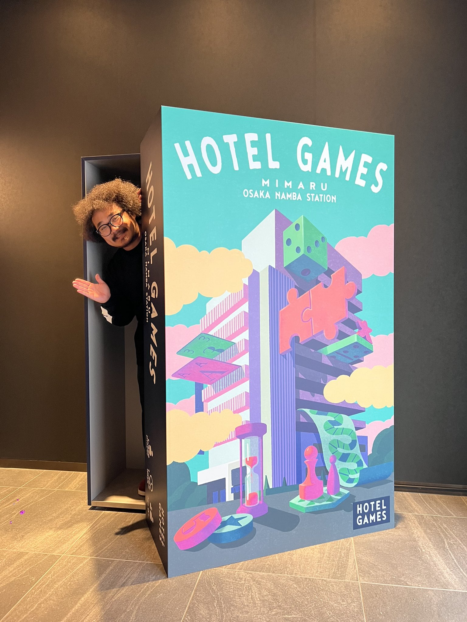 アフロマンス Afromance 日本で一番面白いホテルが大阪なんばに爆誕 130種類のボドゲが遊べたり 泊まる部屋が人狼仕様になってたり ホテル自体にも色んな仕掛けがあって秘密の隠し部屋があったり 一晩遊んでも遊び尽くせないので リピート必至