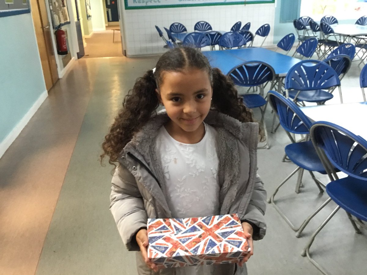 GilberdykeRocks's tweet photo. Jubilee lunch is going down a storm with EYFS and KS1! 🎉#jubileelunch #GPScommunity #HCATjubileelunch https://t.co/JpbL4d1LI9