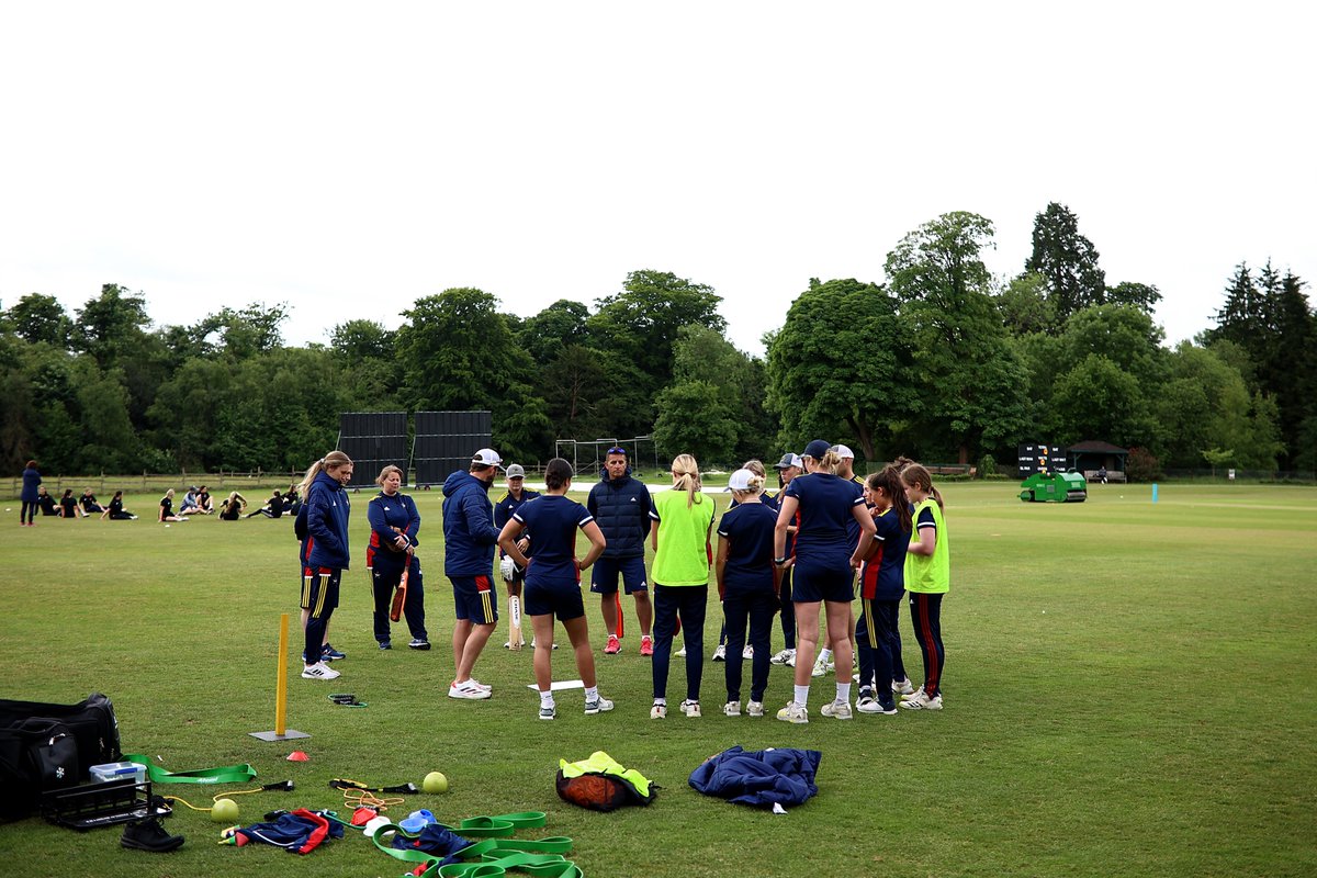 SEStarsCricket's tweet photo. 🌟 | Academy Results 

Yesterday our academy took on @VipersKSL at @chipscricket.

Vipers won the first game by 5 runs going down to the last over @Ch103_b with 46.

Stars won the second game by 16 runs Brewer 56* and Indigo Gentry 45*

Scorecard 👉 https://t.co/EJWxgDQqmd https://t.co/BhArLJYs9h