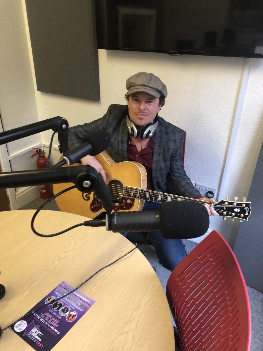 LeeMoor37279854's tweet photo. Buzzing this fella played on my show today @petejacksonlive cheers https://t.co/NIcl6nbrT0