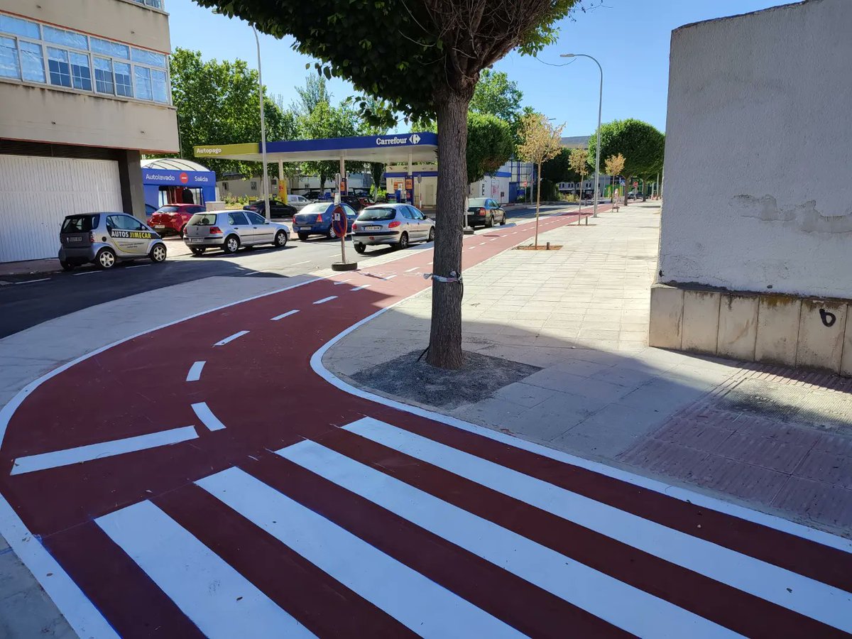 EDUSICiudadReal's tweet photo. En @EDUSICiudadReal seguimos trabajando por una ciudad más eficiente y sostenible. Se ha realizado un carril bici en la calle Pedro Pardo, en el Barrio El Pilar, y se han comenzado las obras de nuevas zonas de esparcimiento y un edificio de promoción empresarial.

Somos Europa! https://t.co/y8er9Kq39J