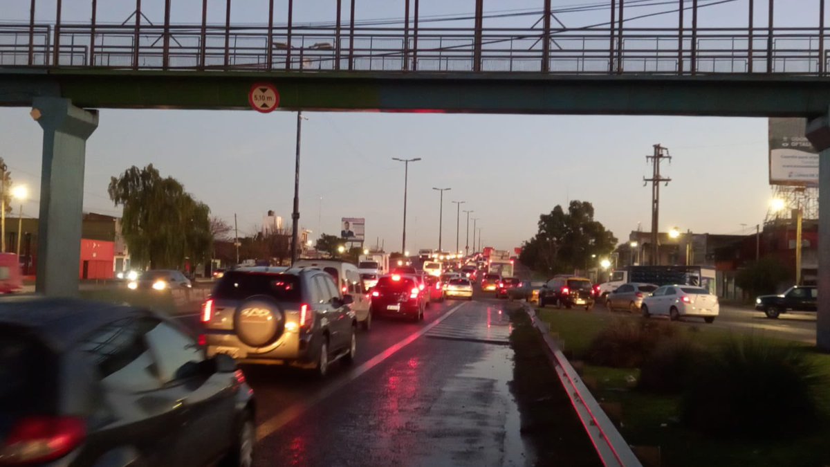LomasTransito's tweet photo. Tránsito Lento desde Recondo en Au Camino Negro sentido Caba https://t.co/LfNPtCMVdB