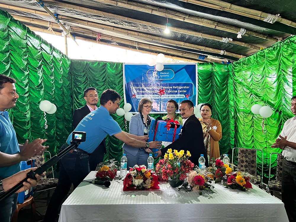 skydiverrg's tweet image. RT BMedicalSystems: Delighted to be joined today by the Hon. Ambassador of #Luxembourg to #India, Ms. Peggy Frantzen, at the Mawlynrei health centre, where we she saw our #SolarDirectDrive solutions in action and donated our first #MadeInIndia #vaccine c…