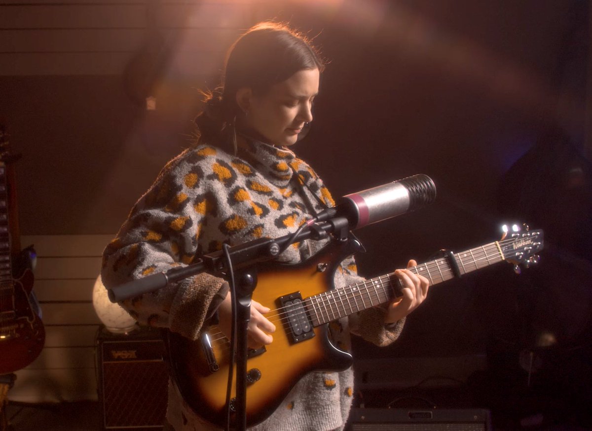 Video Premiere | <a href="/MaiusMollis/">Maius Mollis</a> – 'The Tide Turned'. Astonishing singer-songwriter debut from <a href="/BothSidesRecs/">Both Sides Records</a> first open-call signing, Maisie Cowburn-Bannister.  pos.li/2lc2sg <a href="/BrighterSound/">Brighter Sound</a> @WallOfSoundPR #genderdiversityinmusic #emergingartists