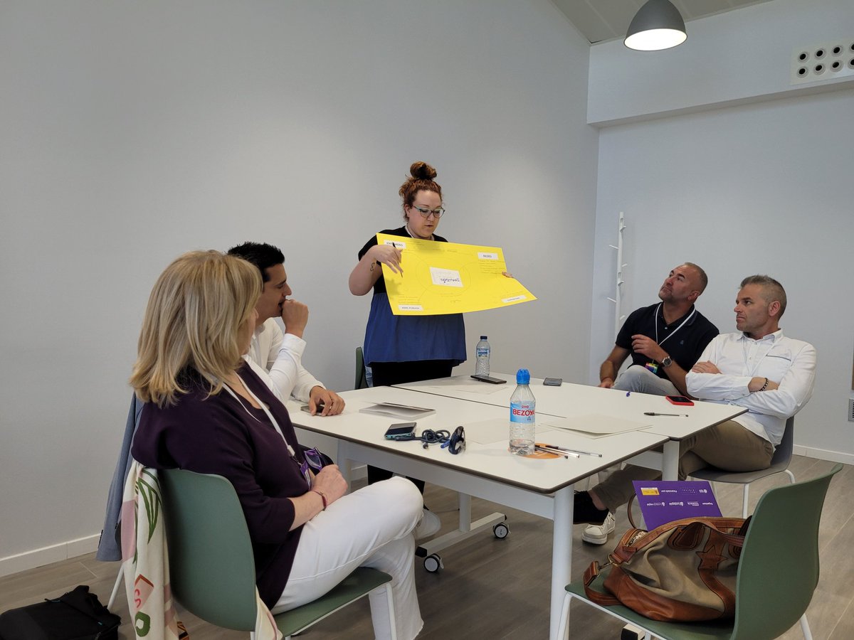 <a href="/CGSantiponce/">Punto Vuela Santiponce</a> presenta conclusiones #alfabetizaciondigital y <a href="/Guadalgamitas/">Vuela Guadalinfo Algámitas</a> de #inclusion del Taller Brecha de acceso: ruralidades en #foroderechosdigitales <a href="/RedGuadalinfo/">Vuela Guadalinfo</a>