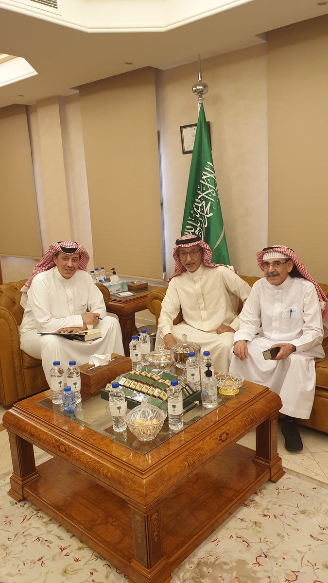 mohdalhamidi's tweet photo. سعدت اليوم بلقاء سعادة السفير 
 @TurkiAldakhil                  ودار حديث ودي عن موضوعات شتى بحضور الصديق مطلق المطلق  .
 شكرا ابوعبدالله على الاستقبال الجميل وشكرا على اهداء بعض الكتب . https://t.co/qtBmi5EIwN