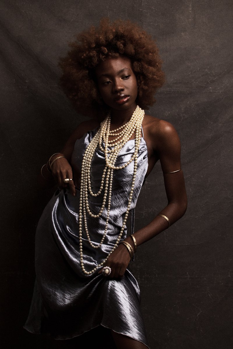 MOtheMaster99's tweet photo. A Portrait of A Lady and Her Pearls. https://t.co/1I244Go3pM