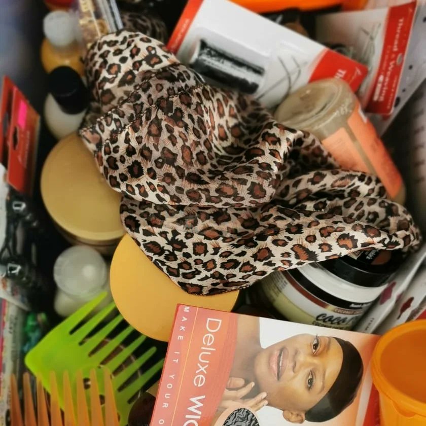 EmbraceErica's tweet photo. Today we visited @womenscrisiswr in Kitchener, Ontario 

WCSWR operates two emergency shelters for women and children experiencing domestic violence: Anselma House in Kitchener and Haven House in Cambridge.
Happy to donate Black hair care products to this amazing organization!! https://t.co/VskcTqdRHi
