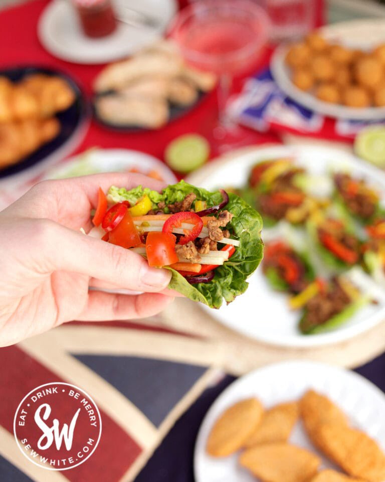 Ad | I have teamed up with <a href="/QuornFoods/">Quorn Foods UK</a> to create an easy party food recipe for the jubilee. In my Quorn Royal Lettuce Cups, I use Quorn Mince, fresh mini sweet peppers, red onion and a mix of delicious spices to create my tasty filling.
sewwhite.com/easy-quorn-let…

#QuornPartyFood