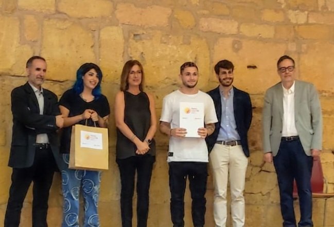lurdessanchezfp's tweet photo. L'assecador vertical RT37 de l'Ian i la Nana ha triomfat! 2n Premi @impulsfp Cat. Innovació Grau Sup Tgn. Feliços pel talent de la @fpcatalunya! Felicitats als guanyadors en totes les categories. Projectes xulíssims!
@ICallipolis @innovaFP #estilisme #perruqueria #premisimpulsfp https://t.co/ZNytXmJFk9