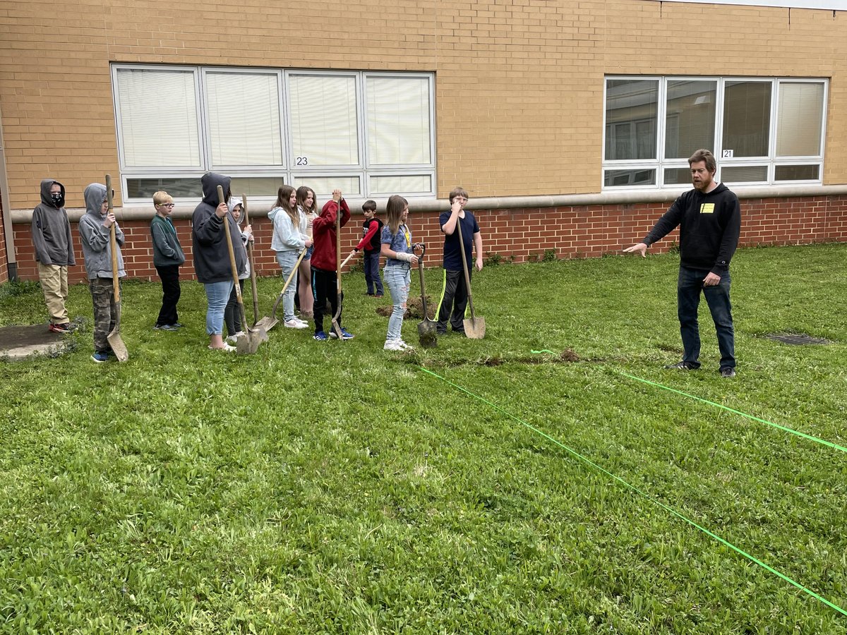 FasdFoundation's tweet photo. 4th &amp; 5th graders helped with the groundbreaking Pollinator Garden that is going in the courtyard at South Buffalo Elem under the direction of Chris Kubiak - Audubon Society. All made possible by Mrs. Bogan's Classroom Grant!
#fasdfoundation @SouthBuffaloES  @FreeportAreaSD https://t.co/pFXGwth5SU
