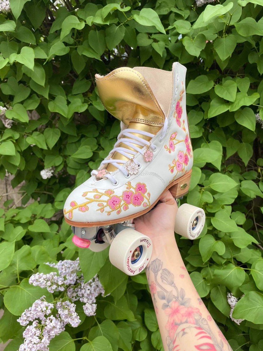 ⁠
🌸 It doesn't get more gorgeous than this! 🌸 The possibilities with our Customs Department are endless. What would you embroider on your own set of custom skates? ⁠
⁠
⁠
📷  Tai Lee⁠
⁠
⁠
#riedellskates #riedell #riedellroller #rollerskate #rollerskating #rollerskates
⁠