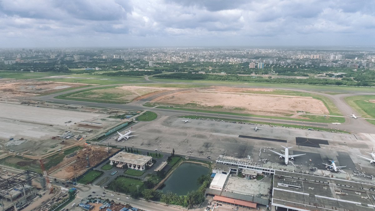 KawsarDxo's tweet photo. RUNWAY 🛫

DEVICE: DJI MAVIC 2 PRO https://t.co/HRCHQyv72o