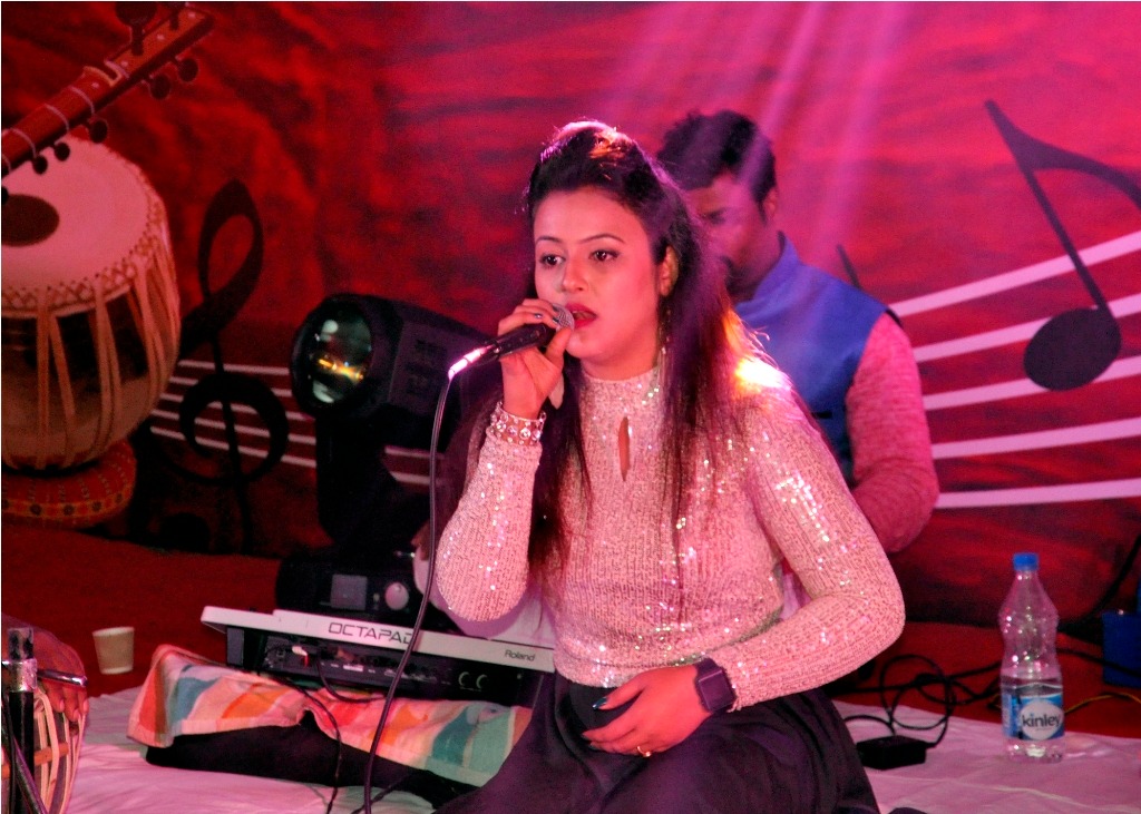 club_cuttack's tweet photo. GHAZAL NITE "MEHEFIL-E-KHAS" was organized in Cuttack Club.
The gala evening was enjoyed by the members and their families..
.
.
#ghazal #GazalSinger #gazalshow #MehefilEKhas #singer #singing #singingshow #entertainment #fun #clubbing #cuttackclub #night #nightclub #nightshow https://t.co/2krOsQgDKF