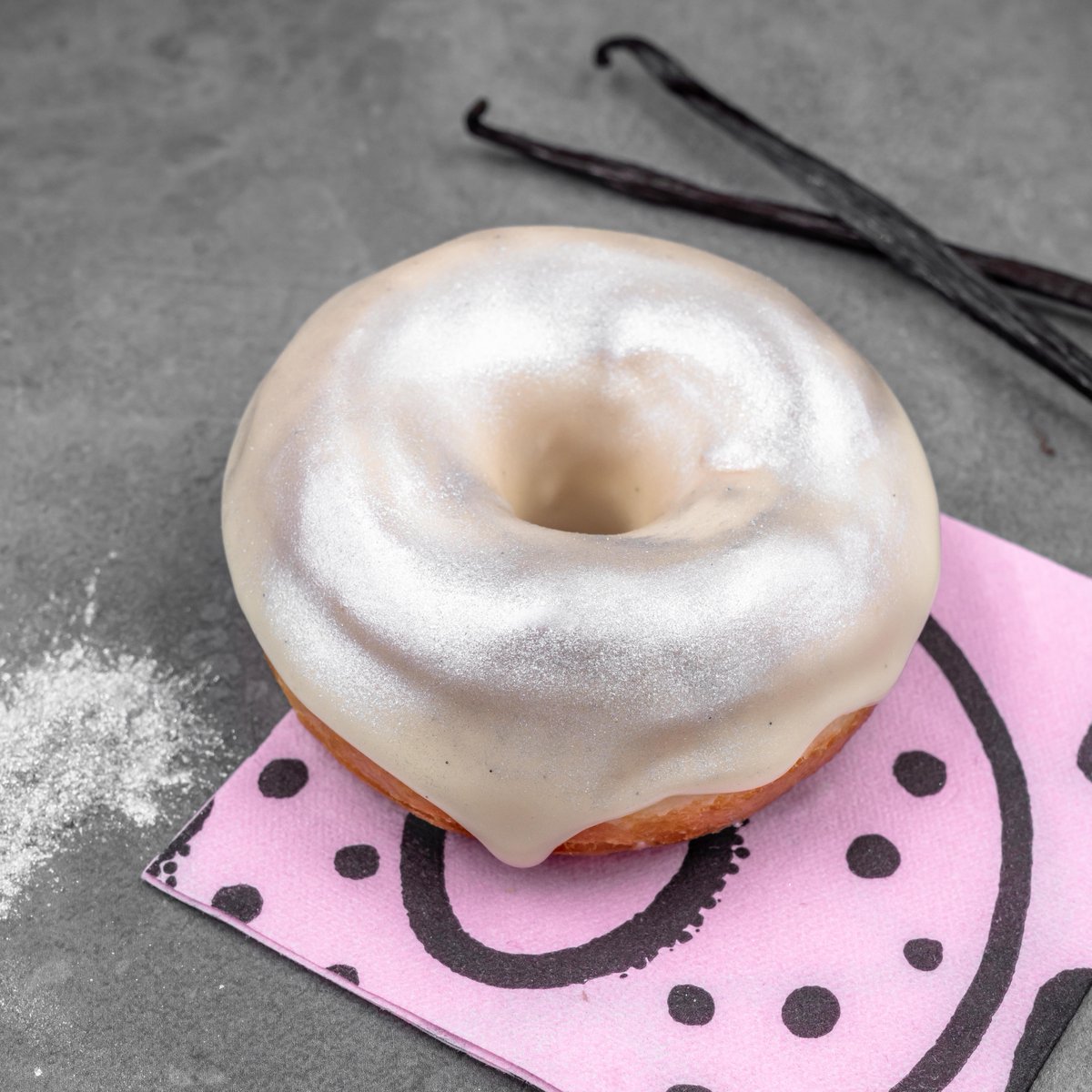 We are thrilled to announce our partnership with VOX Cinema. Now you can enjoy your favorite movies with your favorite Donuts🍩 😉 
Come and try the ICEMAN-O donut only available on VOX mall of emirates. 
 #MYHEREO #HereoDonuts #topgun #iceman #topgun #tomcruise