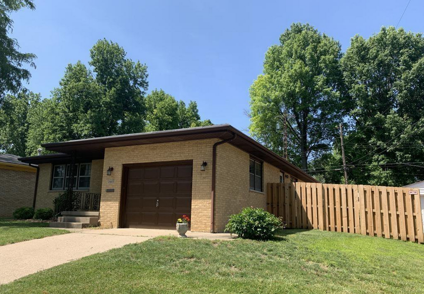 JGkeepitreal's tweet photo. New Listing: 2015 Brentwood Drive, SpfldIL
3 bed, 3 bath, $169,000. Close to park, golf courses, restaurants. All-brick ranch home move-in ready. Transferable home warranty with acceptable contract. Sold AS-IS, inspections welcome. Call Jerry George (217.638.1360). #jgteam https://t.co/MtaFwLYcR2