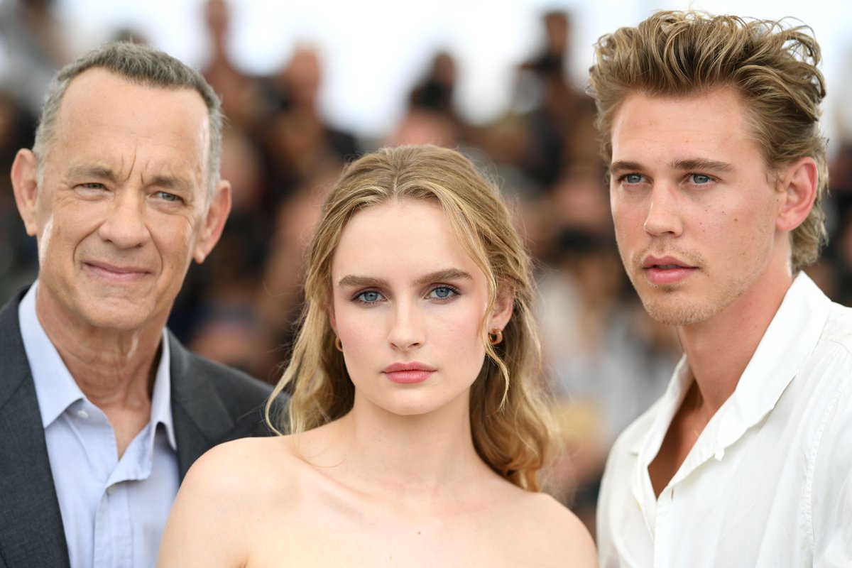 AButlerNews's tweet photo. Austin Butler, Tom Hanks and Olivia Dejonge attend the photocall for "Elvis" during the 75th annual Cannes film festival at Palais des Festivals on May 26, 2022 in Cannes, France. 

#ElvisMovie #Cannes2022 https://t.co/3fHZ1f33BG