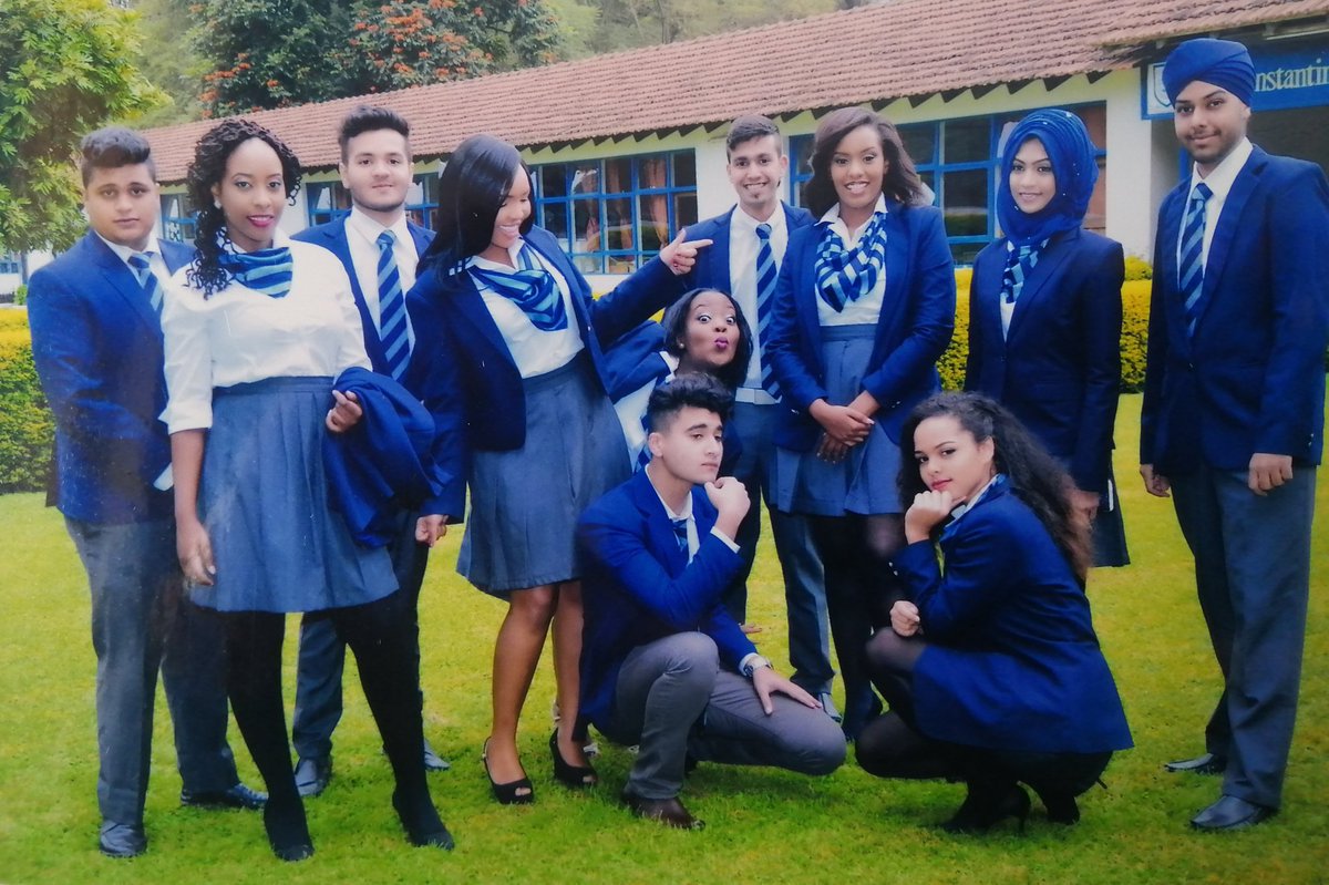 scistz's tweet photo. Throwback Thursday! 🔙
How the 2017 graduation went down.
Mention or tag any faces you recognize.
#tbt #memorylane #2017graduation🎓 #rewind #SCISat70 #SCISalumni #WeAreSCIS #SCISFamily #ProudToBeSCIS #SuccessNothingLess https://t.co/nn2JyTB7py