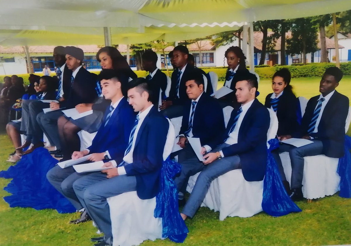 scistz's tweet photo. Throwback Thursday! 🔙
How the 2017 graduation went down.
Mention or tag any faces you recognize.
#tbt #memorylane #2017graduation🎓 #rewind #SCISat70 #SCISalumni #WeAreSCIS #SCISFamily #ProudToBeSCIS #SuccessNothingLess https://t.co/nn2JyTB7py