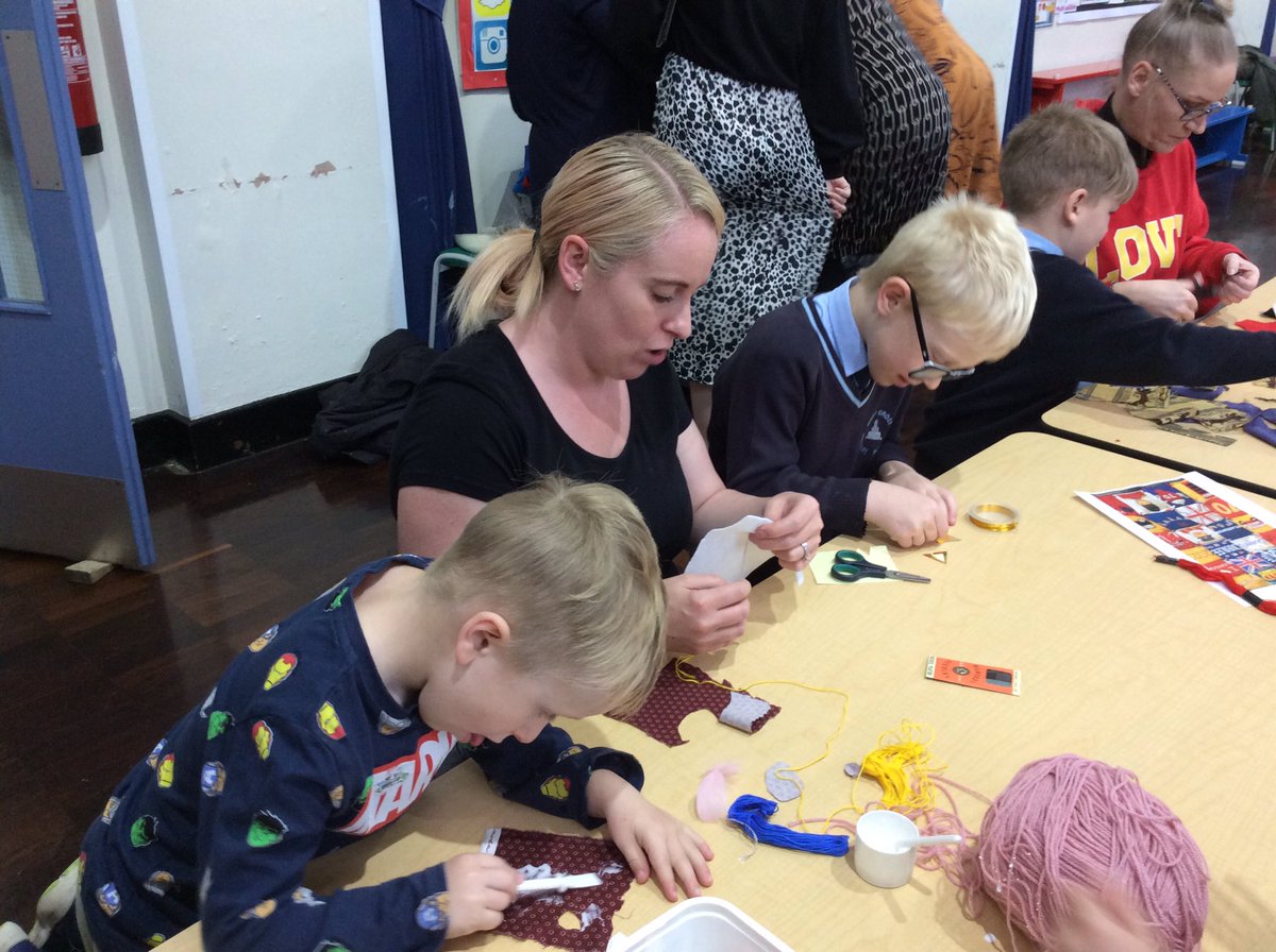MabsCrossYear3H's tweet photo. We had lots of fun making our Jubilee tapestry https://t.co/LP3YHm1w1h