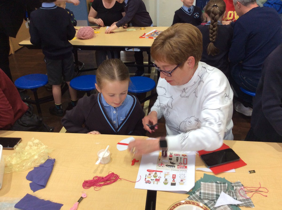MabsCrossYear3H's tweet photo. We had lots of fun making our Jubilee tapestry https://t.co/LP3YHm1w1h