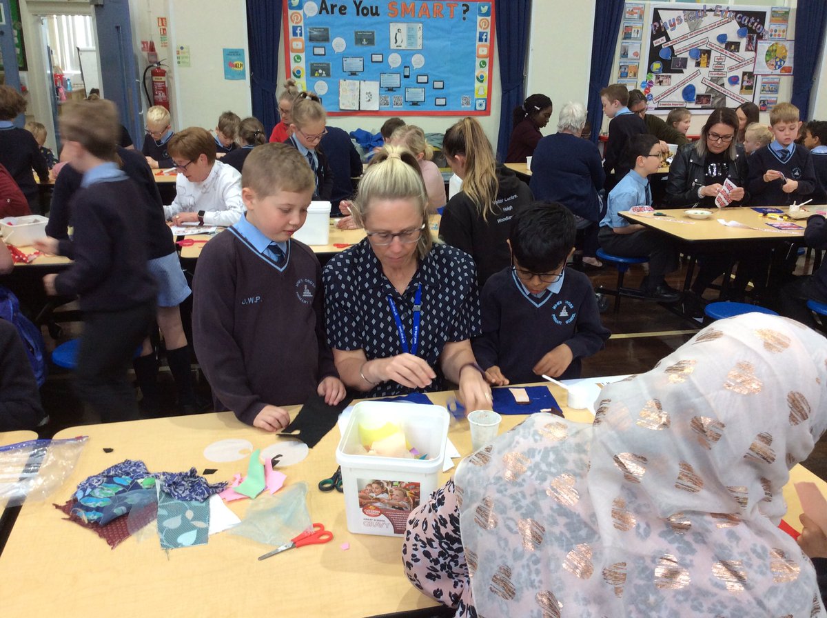 MabsCrossYear3H's tweet photo. We had lots of fun making our Jubilee tapestry https://t.co/LP3YHm1w1h