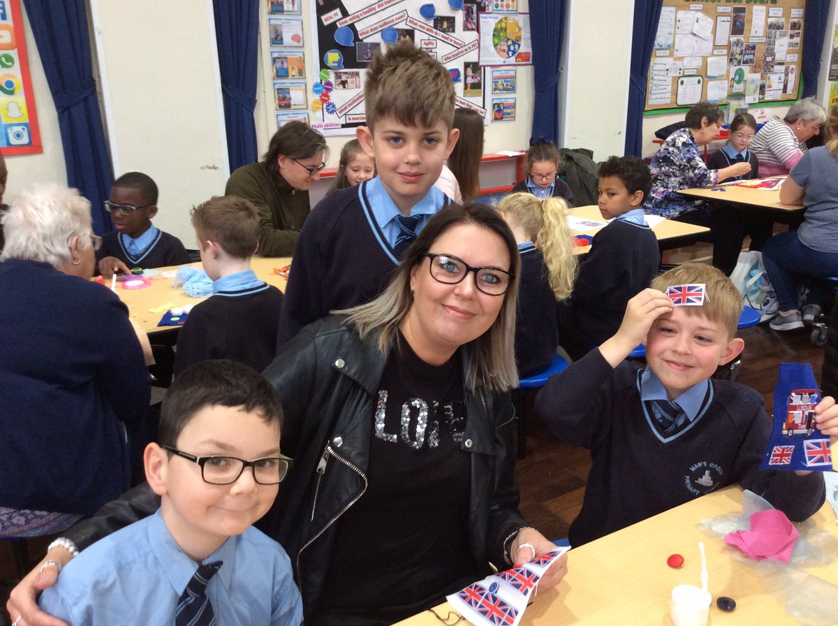 MabsCrossYear3H's tweet photo. We had lots of fun making our Jubilee tapestry https://t.co/LP3YHm1w1h