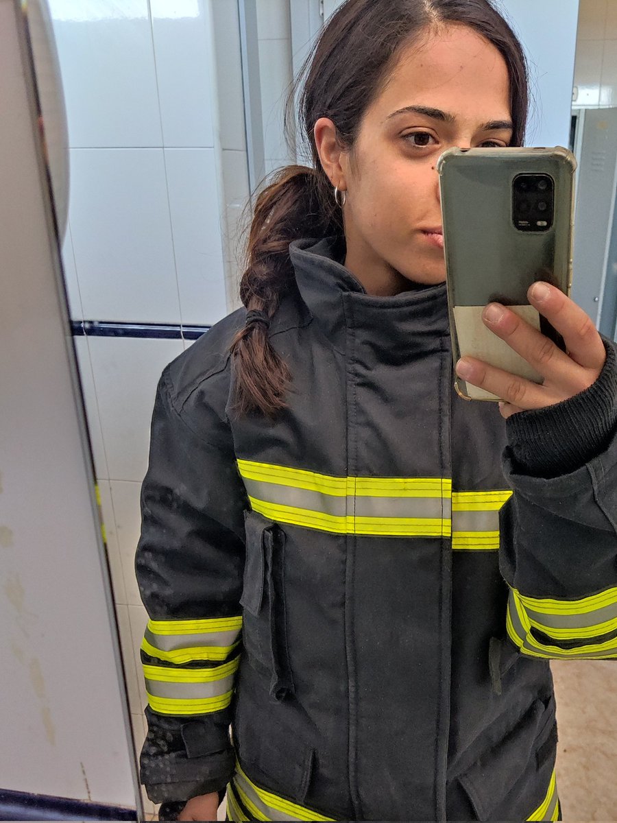 mallenc23's tweet photo. Ingeniera dicharachera👷🏽‍♀️ y bombera torera 👩🏽‍🚒 https://t.co/jJl2AAPcBr