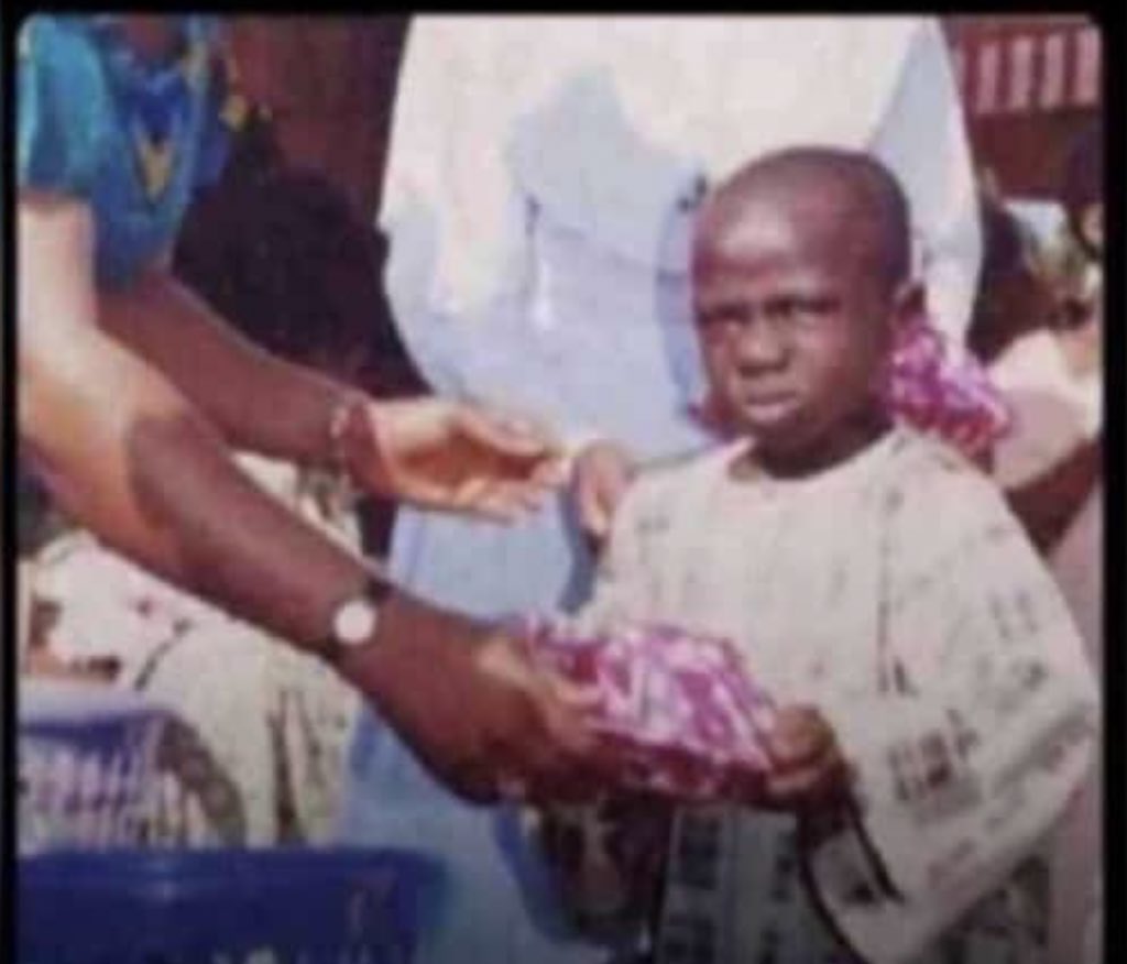 Me taking $LUNA airdrop from do kwon after losing 99% of my portfolio in Luna and ust.