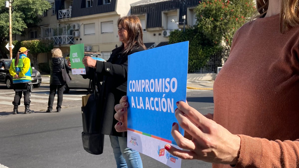 emacibotti's tweet photo. #MovilidadSostenible y #SeguridadVial en la ciudad de #BuenosAires Seguimos trabajando en #ACTIVVAS con grupo Convivencia Vial de la Comuna 10 y Cambio Cultural en la Movilidad de la Secretaria de Transporte y Obras Públicas de #CABA. Sinergia para #slowdown #Calles30km https://t.co/OH80BcQNI6