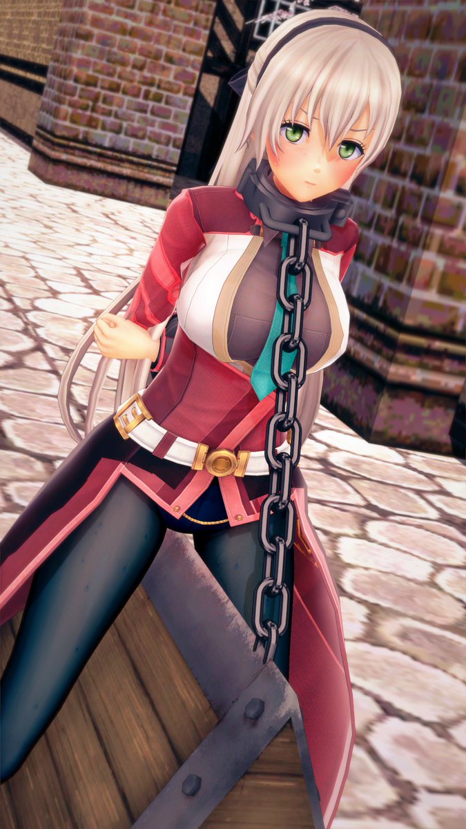 三角木馬で運ばれるエリィちゃん 