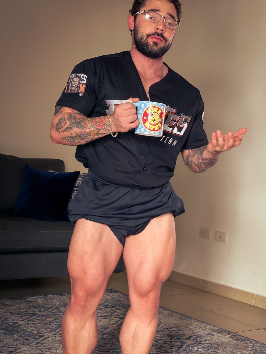 LuisFFontess's tweet photo. Buenos días ☀️ 

¿Ya tomaron su café ☕️?

#jueves #coffee #beard #tattoo https://t.co/mn070kj4Wt