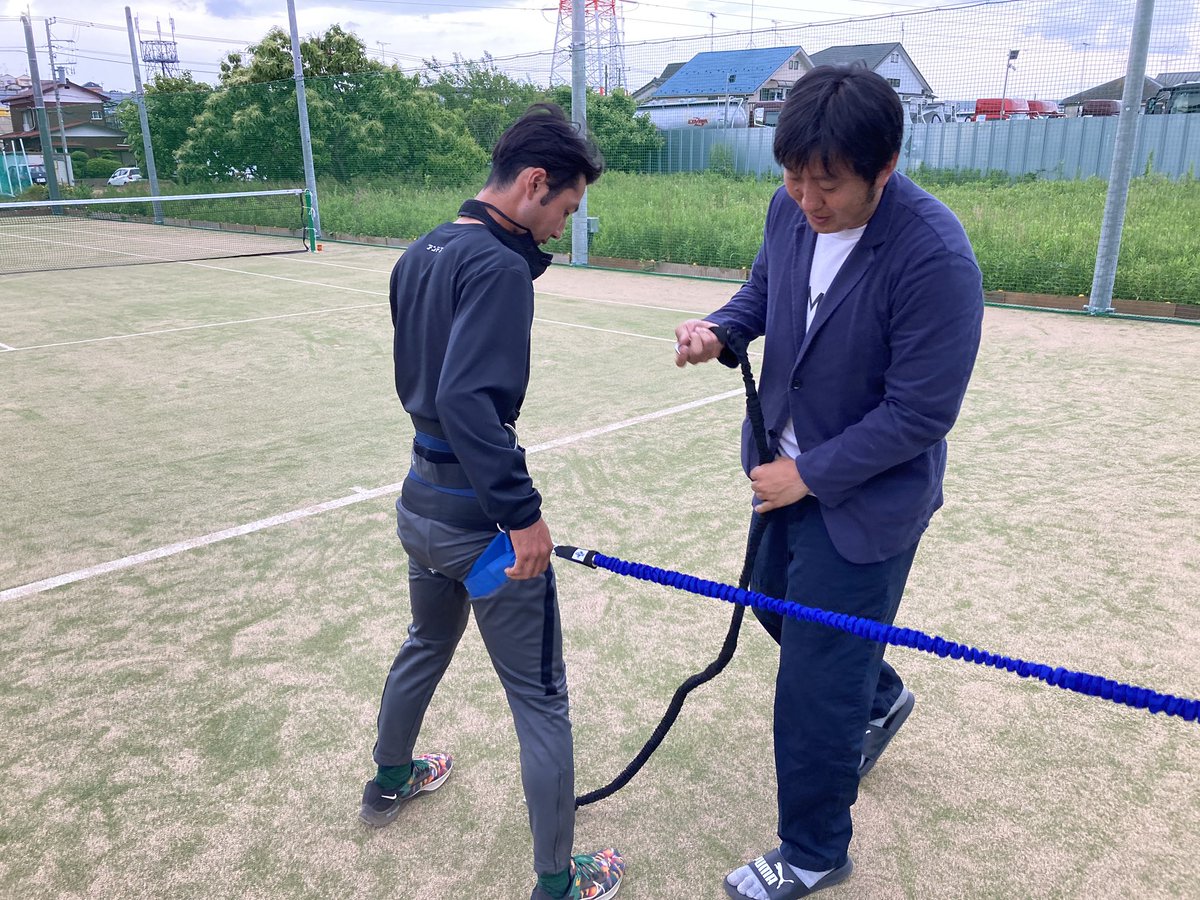 izuharabaseball's tweet image. 今日は倉嶋君(@no1second)と一緒に【加藤幹典インディfield】へお伺いしました。幹典君がコアベロシティーベルトの販売を開始するとのことなので、早速レクチャーを受けました✨
これを明日から選手たちに還元✨