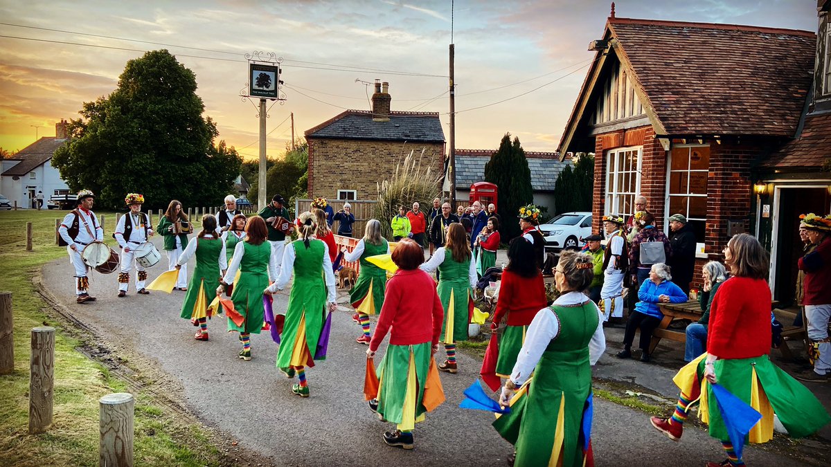 ExplorerDale's tweet photo. Sunset in #Essex, village green, unassuming rural pub. Deer 🦌 & a badger 🦡 in my headlights on the way home. A few miles away cars were queuing at the fast food take-away of the new retail park, stressed drivers & tired families oblivious as engines idled. There are 2 Englands. https://t.co/mlrfNQR2Ea