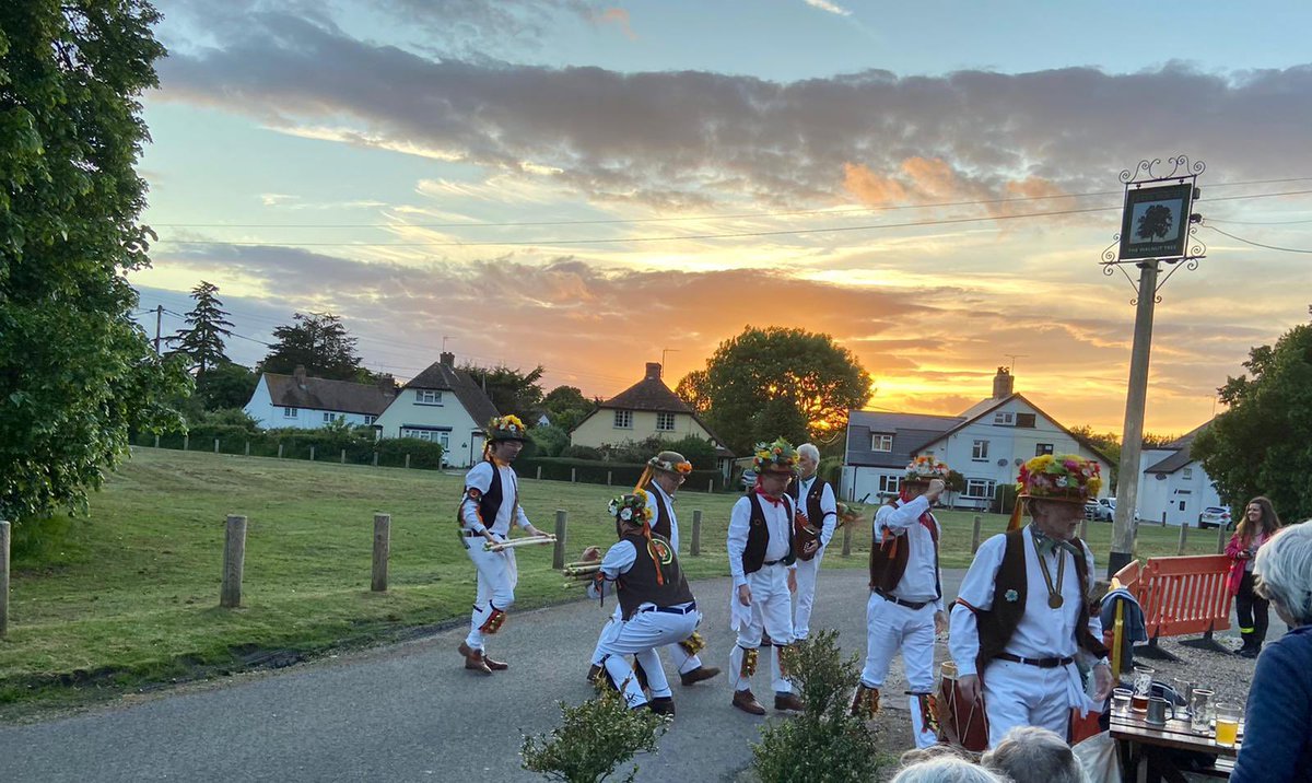 ExplorerDale's tweet photo. Sunset in #Essex, village green, unassuming rural pub. Deer 🦌 & a badger 🦡 in my headlights on the way home. A few miles away cars were queuing at the fast food take-away of the new retail park, stressed drivers & tired families oblivious as engines idled. There are 2 Englands. https://t.co/mlrfNQR2Ea