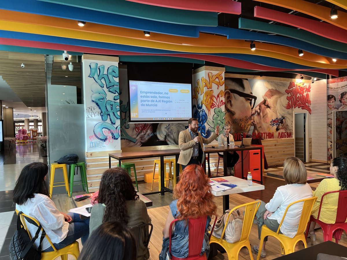 🌎Hoy <a href="/esther_pina/">Esther Pina</a> y <a href="/DavidLoperaG/">David Lopera Gómez</a> han estado en las I Jornadas de Emprendimiento de <a href="/ccmyrtea/">CC Myrtea</a> 

🚀Además, <a href="/DavidLoperaG/">David Lopera Gómez</a> ha dinamizado la Mesa Redonda #Emprender con éxito del #FutureJobsDay de <a href="/ENAEbusiness/">ENAE Business School</a> 

ℹ️ Esta noche estaremos en <a href="/YaVinoClub/">YaVino</a> celebrando nuestra #FreshNight