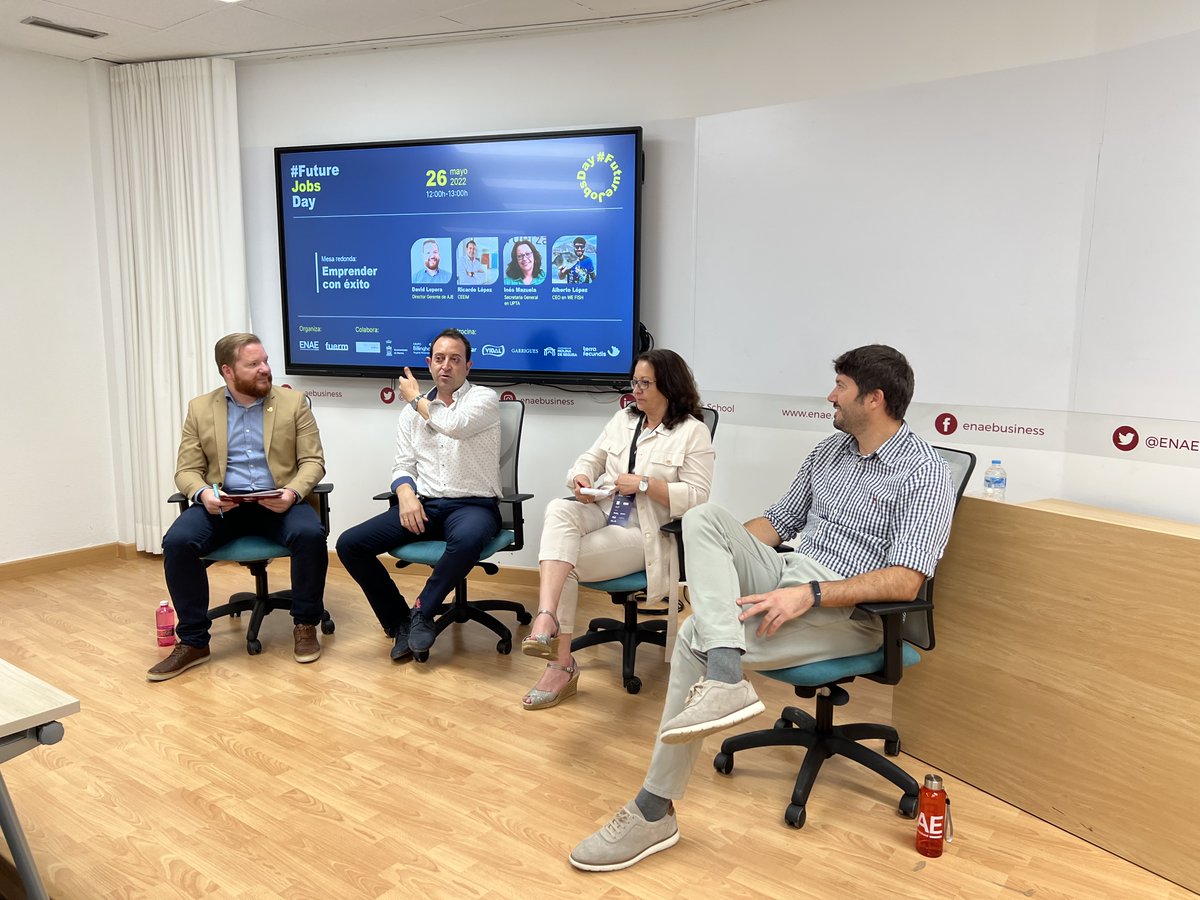 AJERegionMurcia's tweet photo. 🌎Hoy @esther_pina y @DavidLoperaG han estado en las I Jornadas de Emprendimiento de @ccmyrtea 

🚀Además, @DavidLoperaG ha dinamizado la Mesa Redonda #Emprender con éxito del #FutureJobsDay de @ENAEbusiness 

ℹ️ Esta noche estaremos en @YaVinoClub celebrando nuestra #FreshNight https://t.co/e8ScsjyvgR